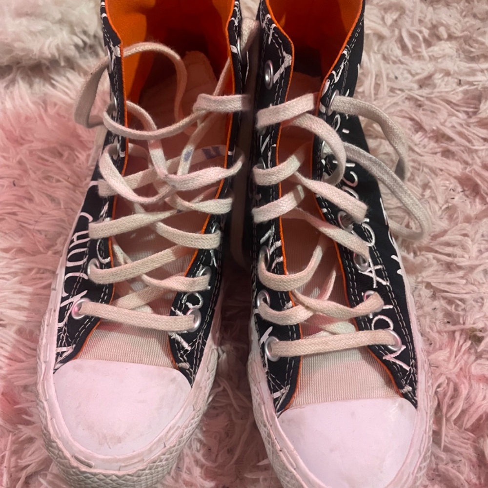 Converse - Picture 2 of 3